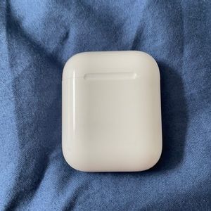 AIRPODS CHARGING CASE